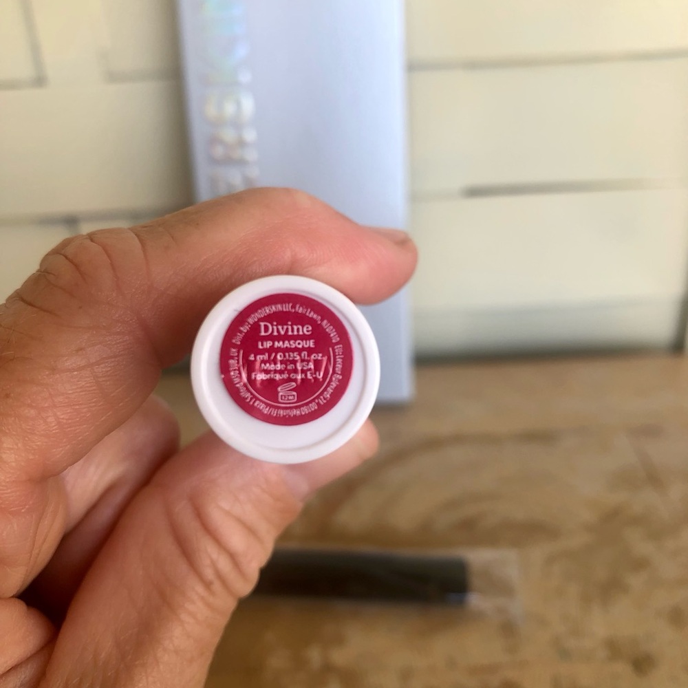 Wonderskin Lip Color Kit with Applicator (Shade Divine) - Picture 5 of 7